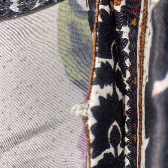 FARM Rio Beautiful Flower Tapestry Balloon Sleeve Blouse - Picture 6 of 6